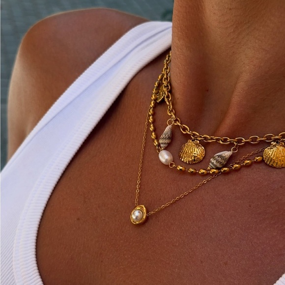 ✨ 18k Gold Plated Shell & Pearl Layered Necklace – Summer Ready! ☀️ - Picture 1 of 4